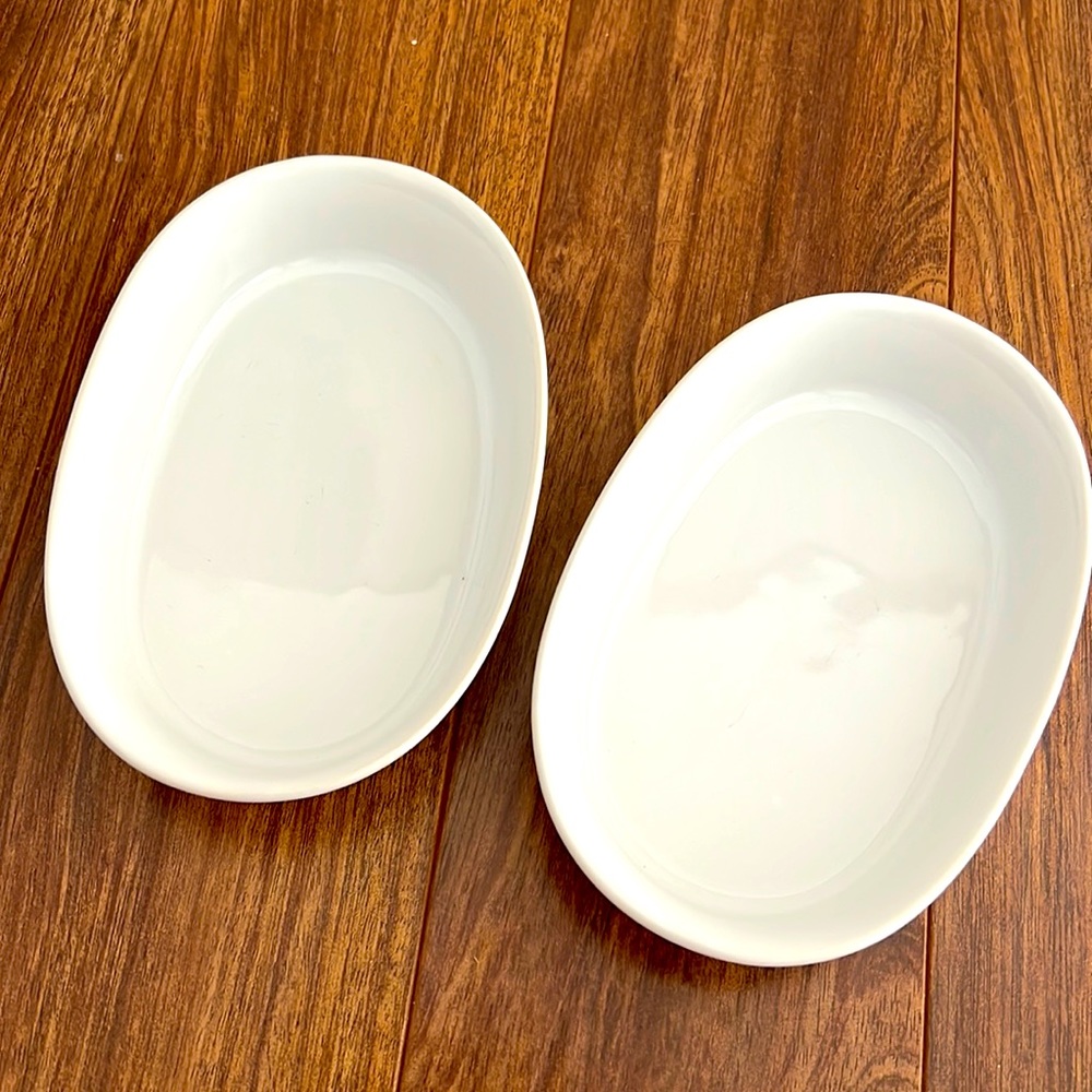 Pair of ceramic mini-baking dishes